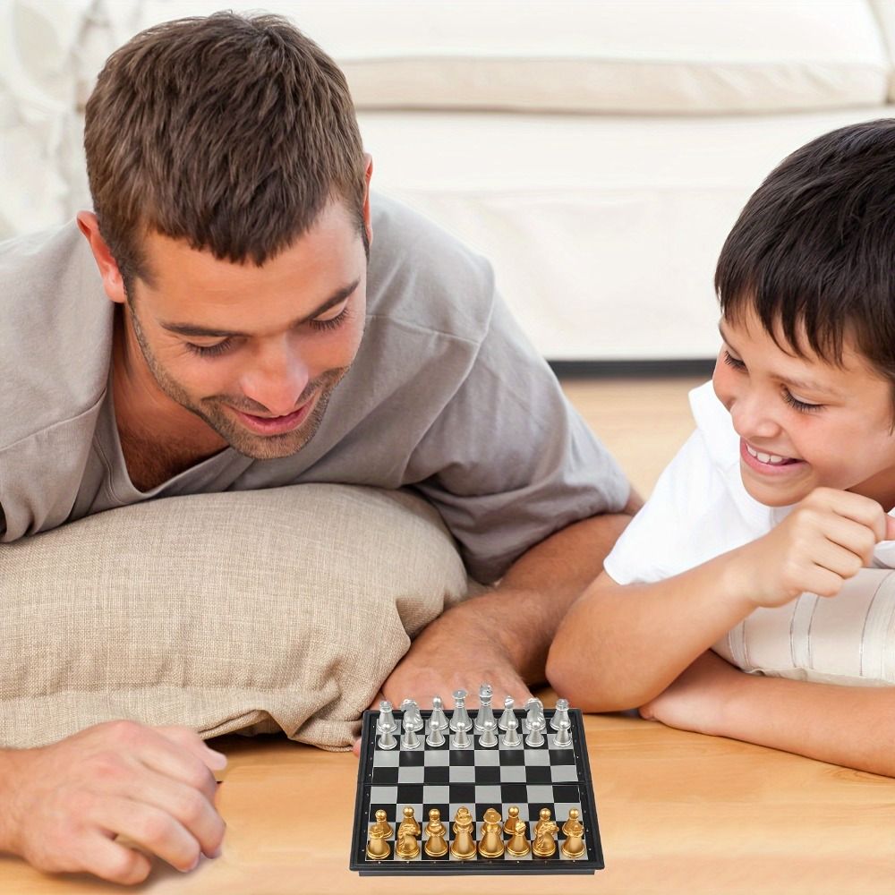Złoto-srebrny mini zestaw do s – Magnetic Travel Chess recenzja i cena