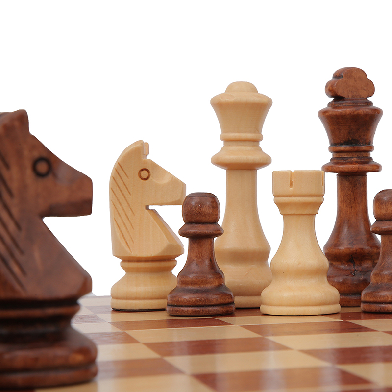 32 sztuki Drewniane szachy Kró – Magnetic Travel Chess recenzja i cena